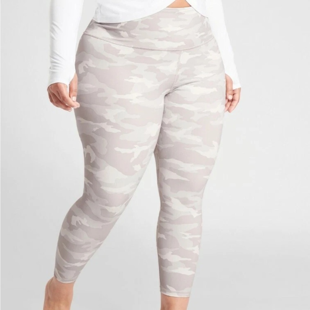 Athleta NWT Taupe Camo Print 7/8 Leggings, size 3x